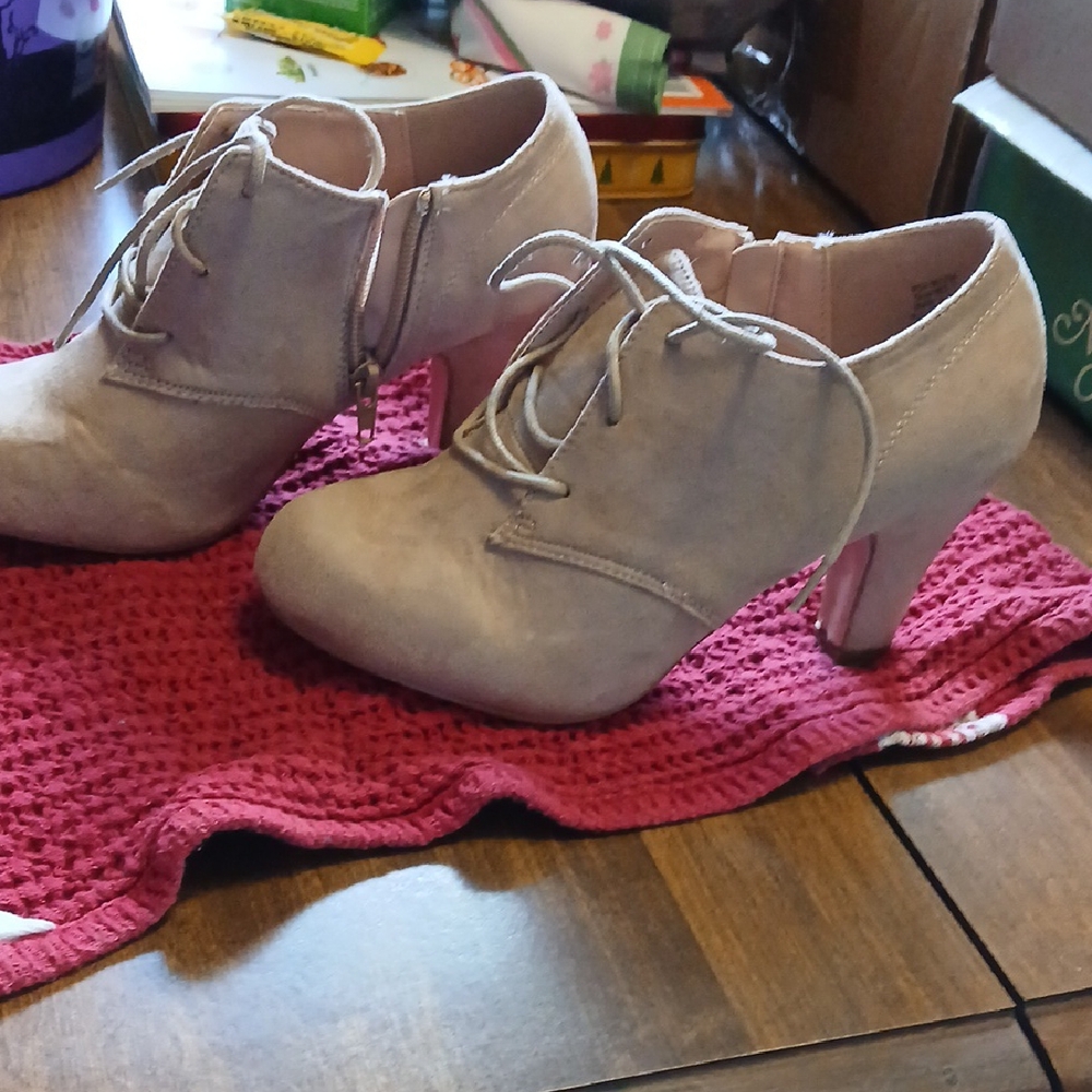 Women's Beige Lace-Up Heeled Shoes